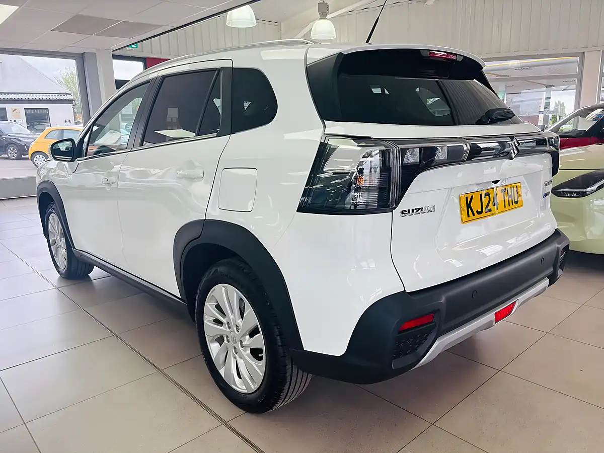 Used 2024 Suzuki S-Cross Motion White - Interior and Exterior details 5