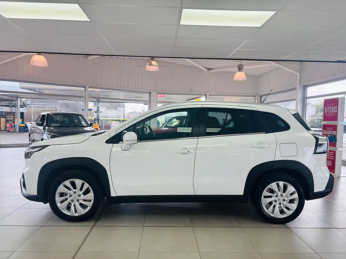 Used 2024 Suzuki S-Cross Motion White - Interior and Exterior details 6