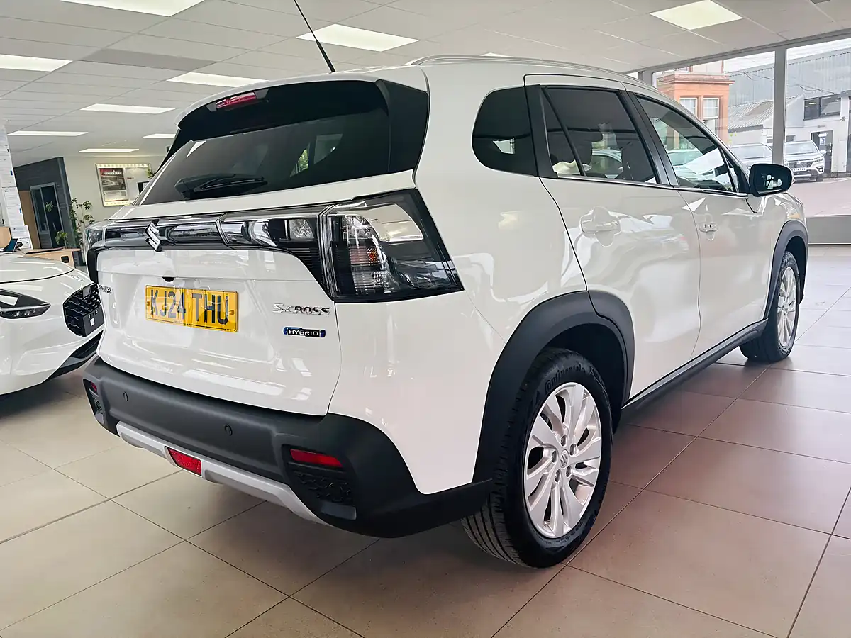 Used 2024 Suzuki S-Cross Motion White - Interior and Exterior details 7