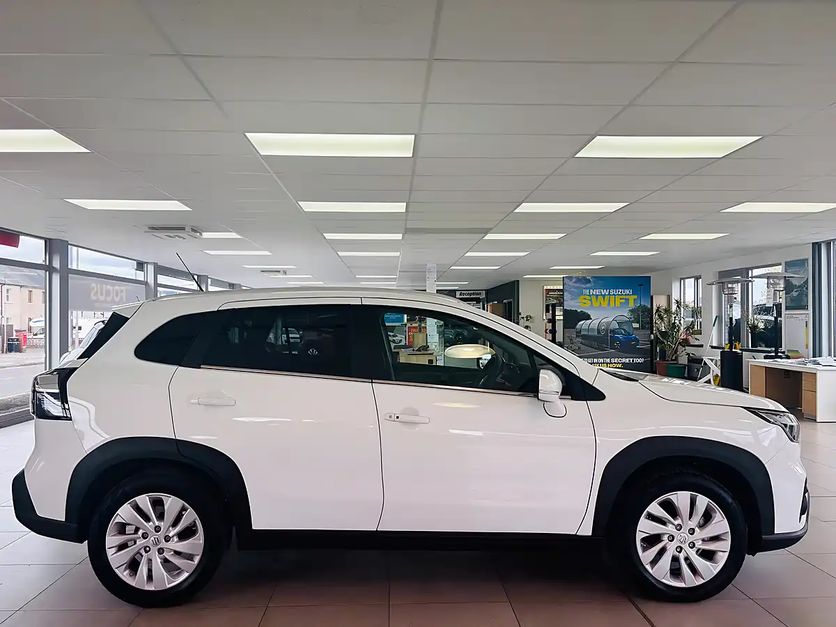 Used 2024 Suzuki S-Cross Motion White - Interior and Exterior details 8