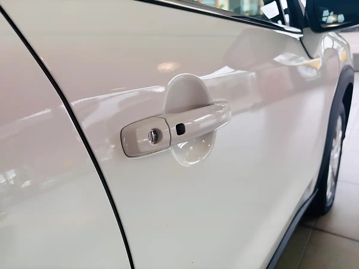 Used 2024 Suzuki S-Cross Motion White - Interior and Exterior details 9
