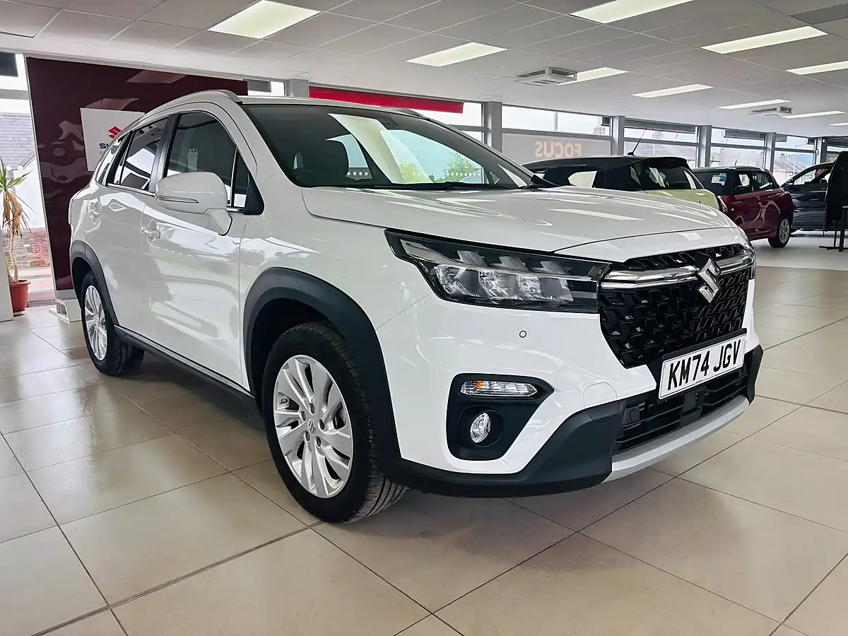 Used 2024 Suzuki S-Cross Motion White - Front View