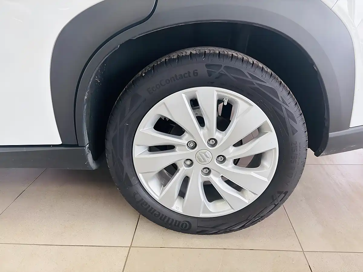 Used 2024 Suzuki S-Cross Motion White - Interior and Exterior details 15