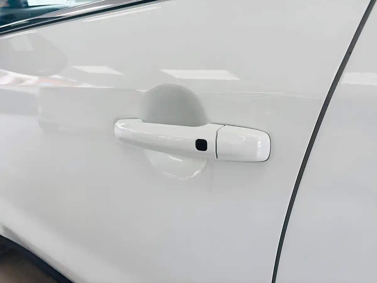 Used 2024 Suzuki S-Cross Motion White - Interior and Exterior details 16