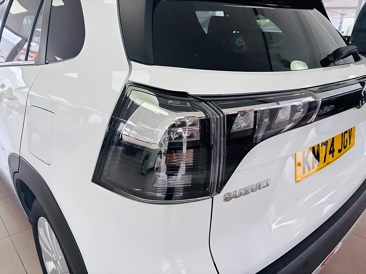 Used 2024 Suzuki S-Cross Motion White - Interior and Exterior details 18