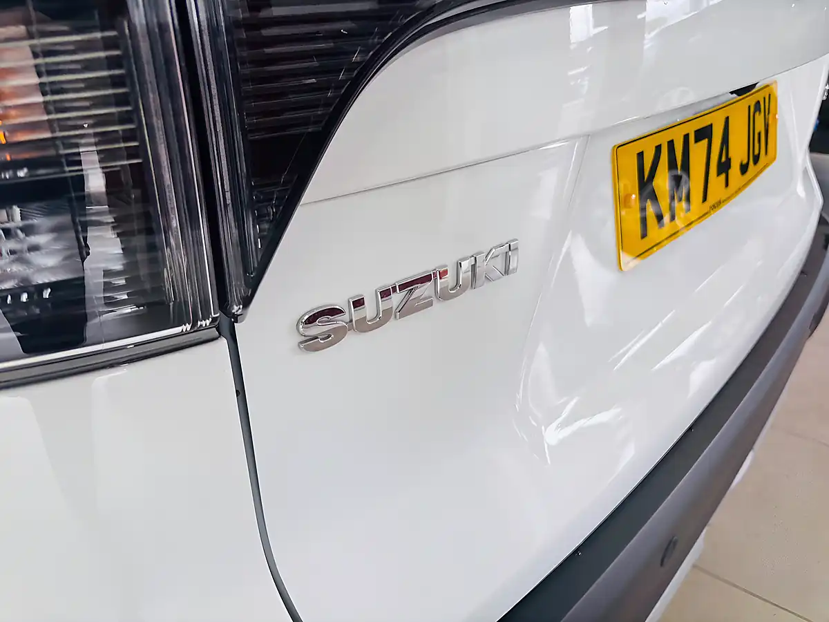 Used 2024 Suzuki S-Cross Motion White - Interior and Exterior details 19