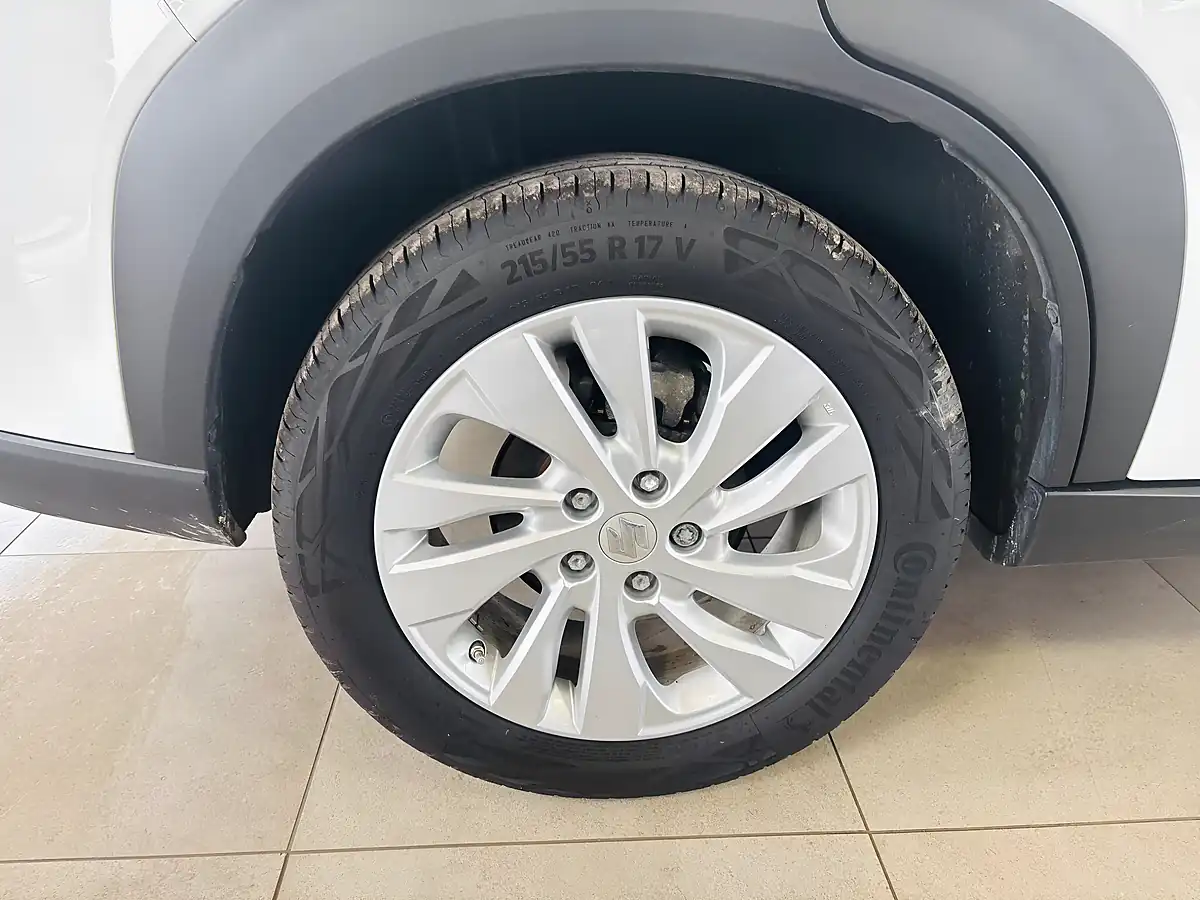 Used 2024 Suzuki S-Cross Motion White - Interior and Exterior details 20