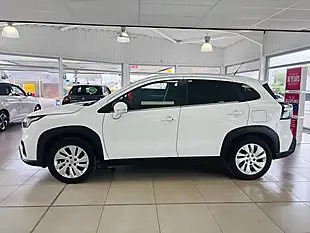 Used 2024 Suzuki S-Cross Motion White - Interior and Exterior details 4