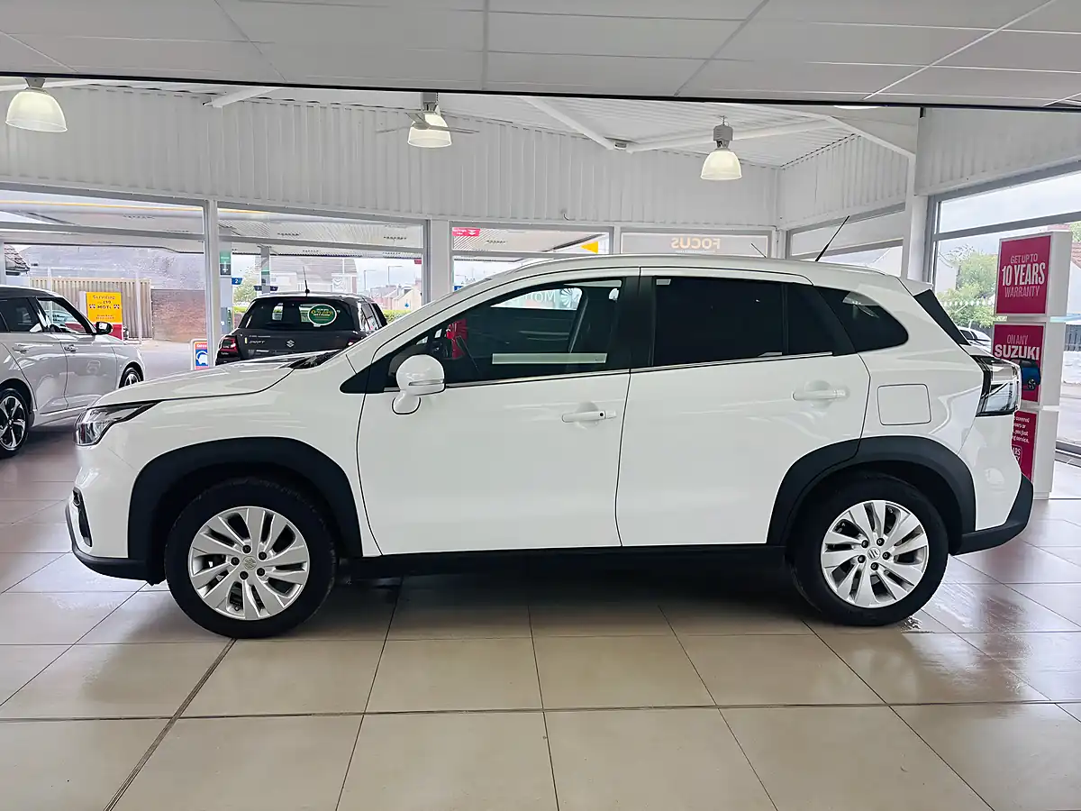 Used 2024 Suzuki S-Cross Motion White - Interior and Exterior details 4