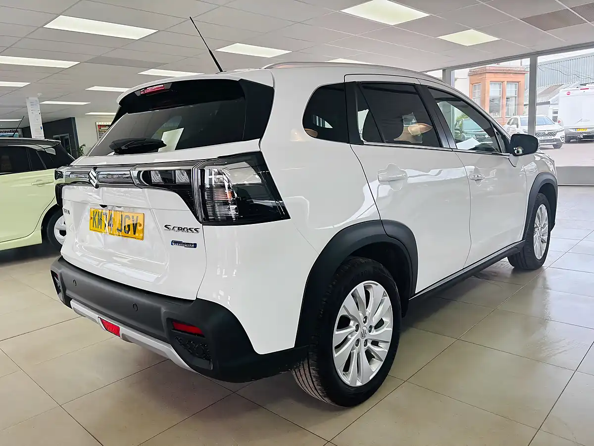 Used 2024 Suzuki S-Cross Motion White - Interior and Exterior details 7