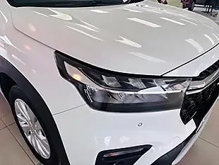Used 2024 Suzuki S-Cross Motion White - Interior and Exterior details 9