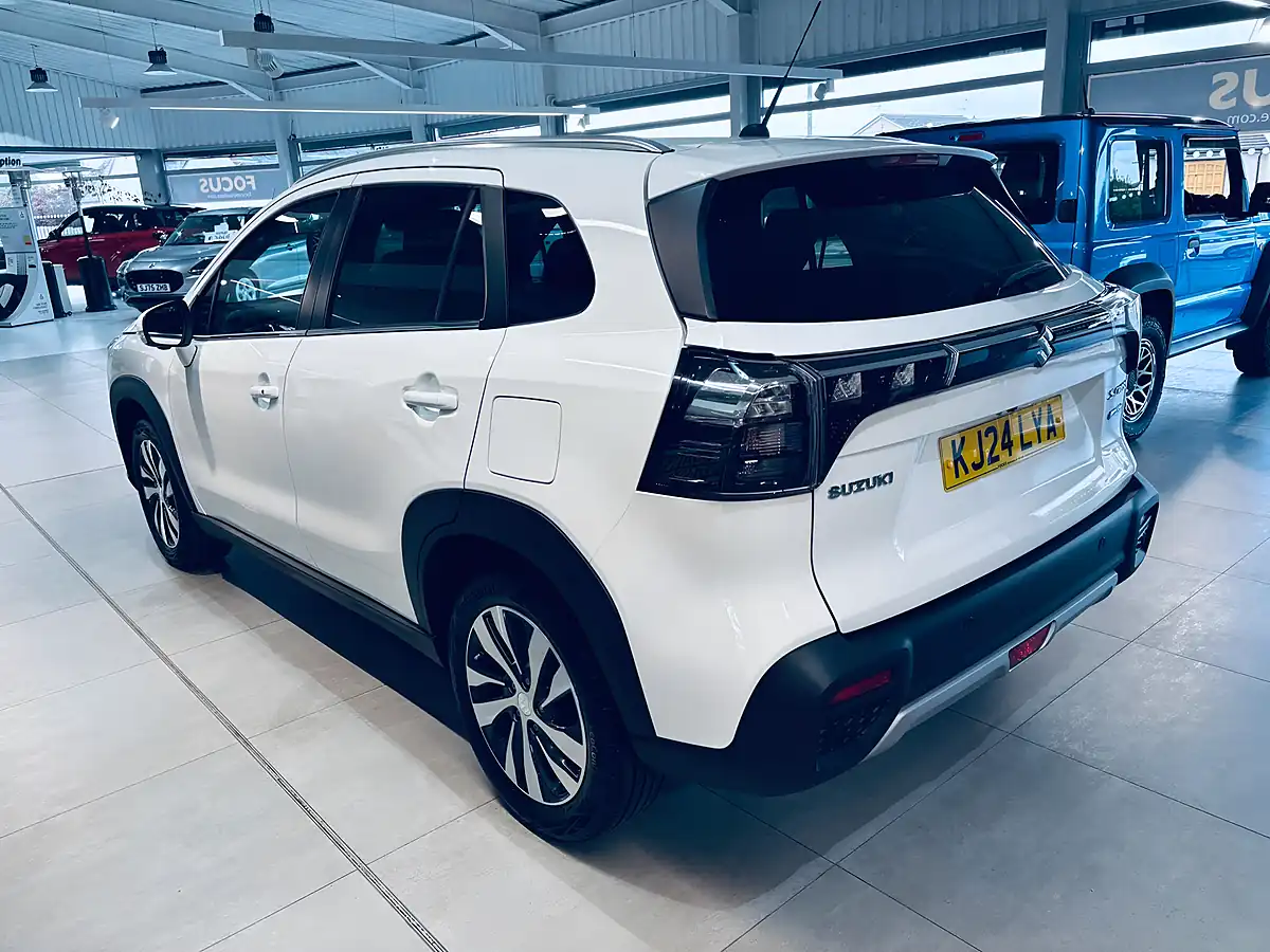 Used 2024 Suzuki S-Cross Ultra Allgrip White - Interior and Exterior details 5