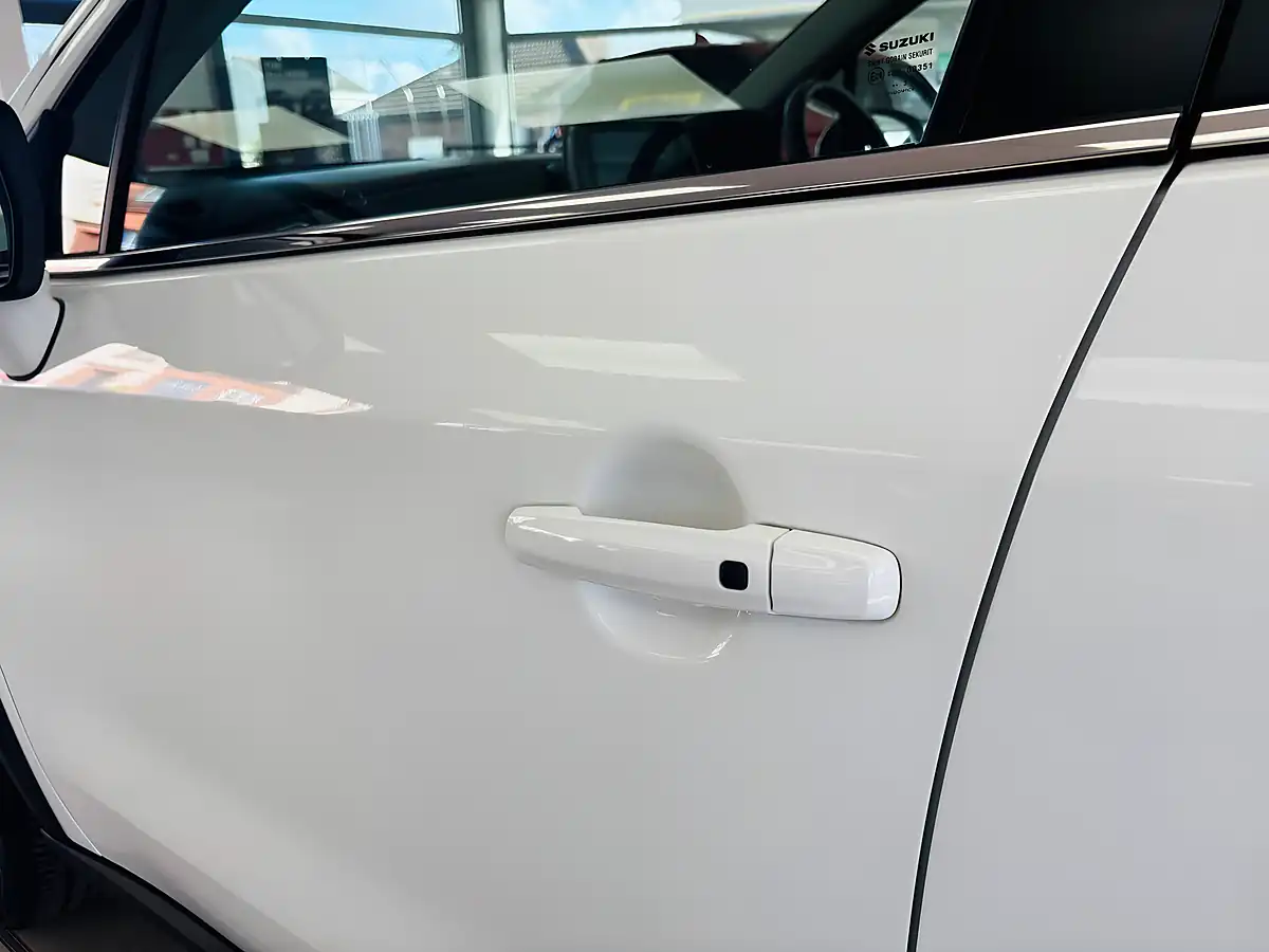 Used 2024 Suzuki S-Cross Ultra Allgrip White - Interior and Exterior details 11