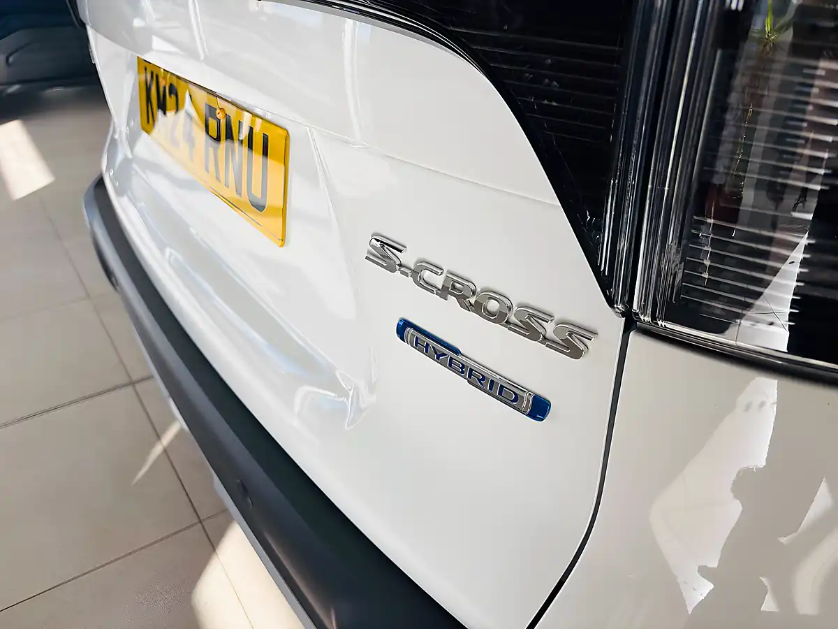 Used 2024 Suzuki S-Cross Ultra Allgrip White - Interior and Exterior details 13