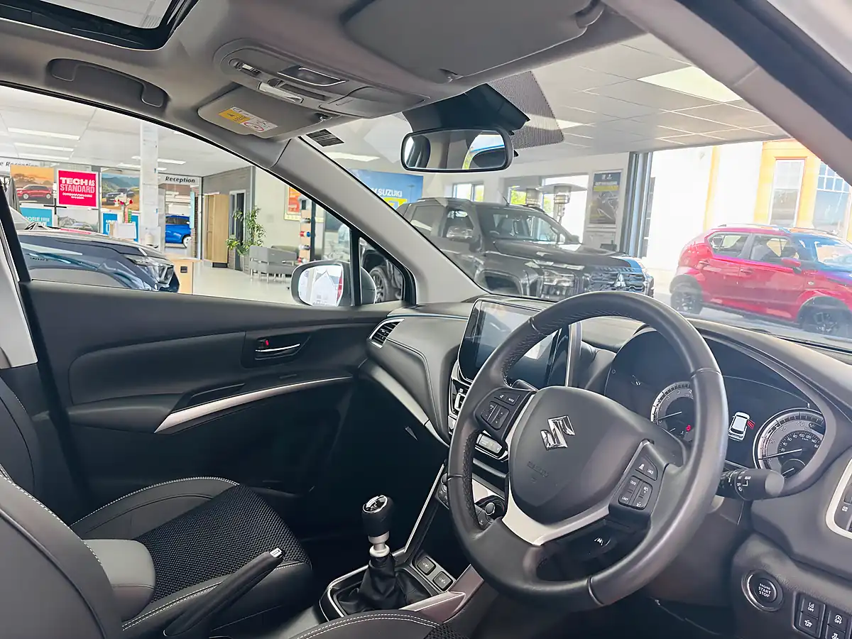 Used 2024 Suzuki S-Cross Ultra Allgrip White - Interior and Exterior details 15