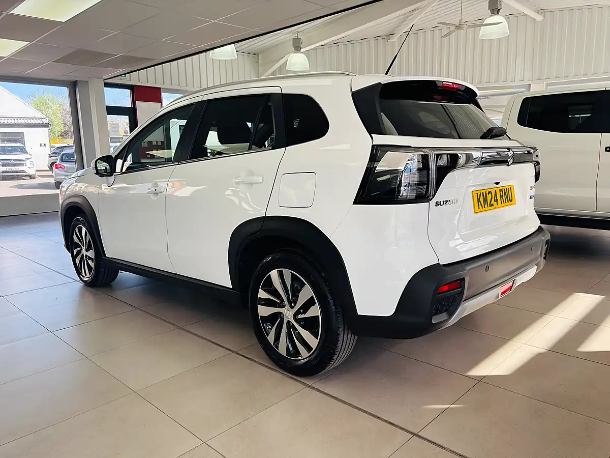 Used 2024 Suzuki S-Cross Ultra Allgrip White - Interior and Exterior details 4