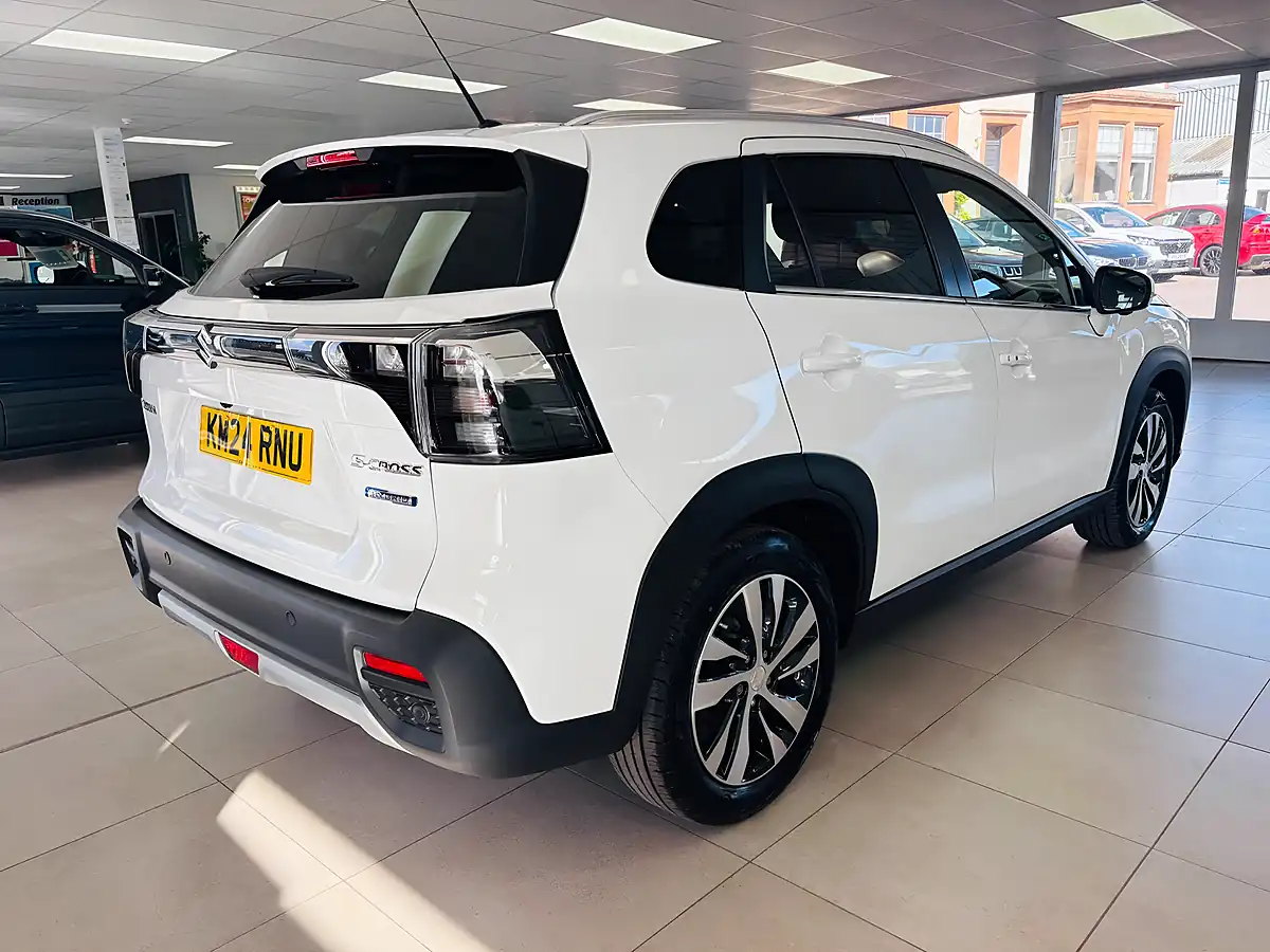 Used 2024 Suzuki S-Cross Ultra Allgrip White - Interior and Exterior details 6