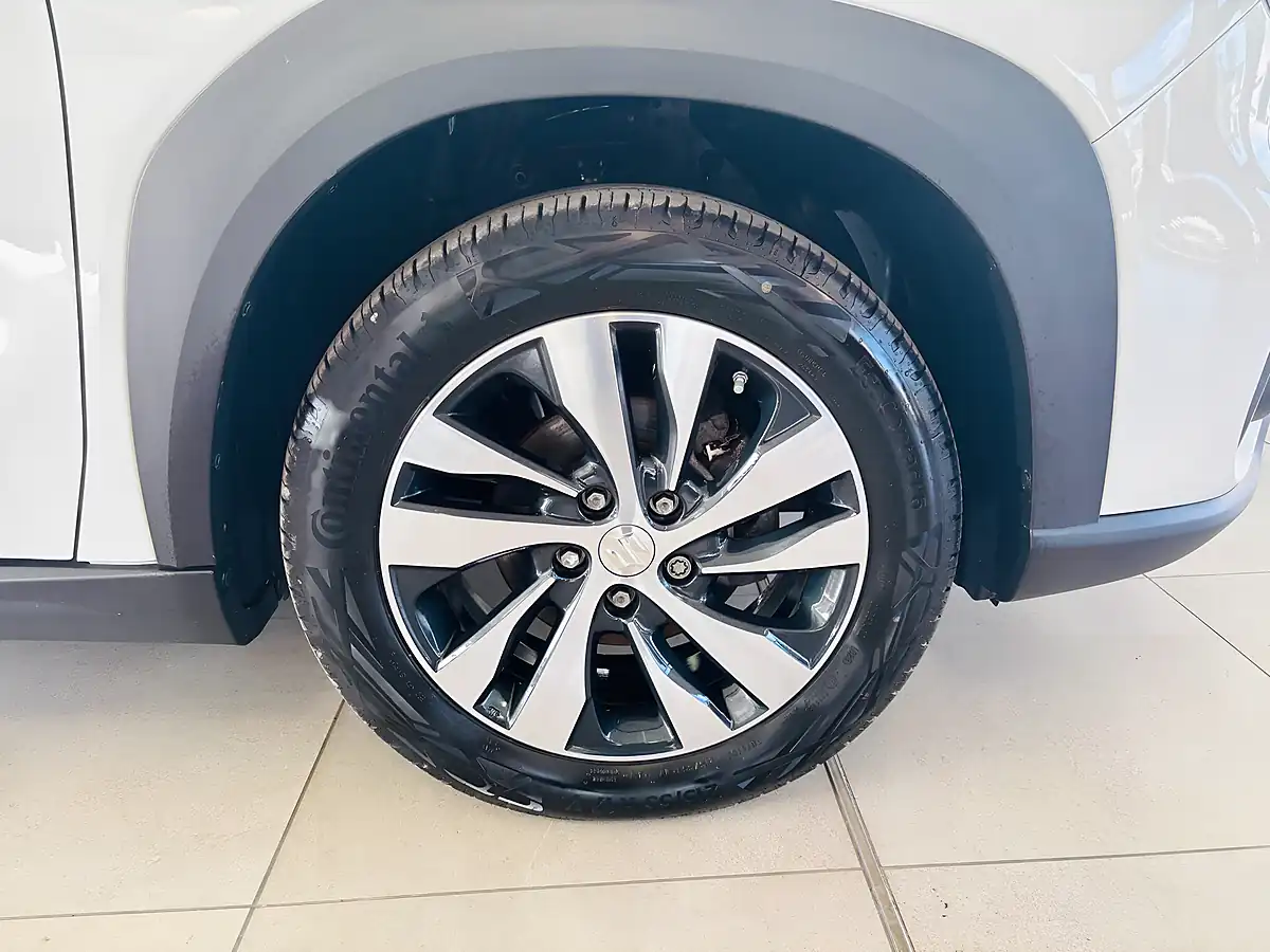 Used 2024 Suzuki S-Cross Ultra Allgrip White - Interior and Exterior details 9