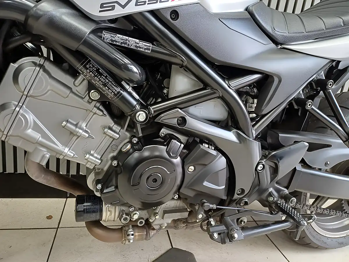 Used 2024 Suzuki SV650 X Silver - Interior and Exterior details 11