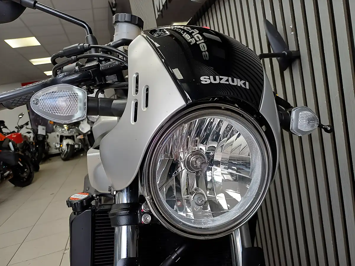 Used 2024 Suzuki SV650 X Silver - Interior and Exterior details 14