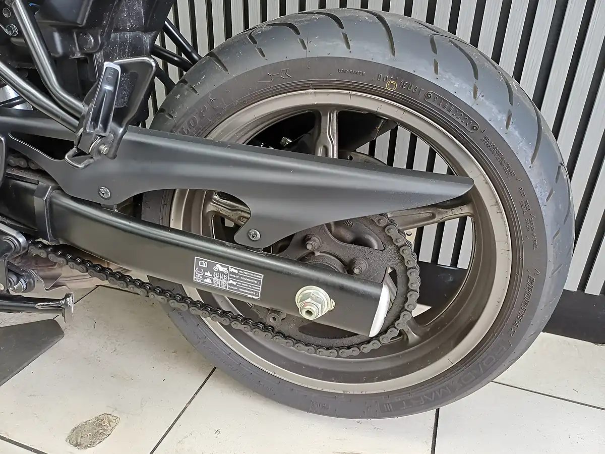 Used 2024 Suzuki SV650 X Silver - Interior and Exterior details 18