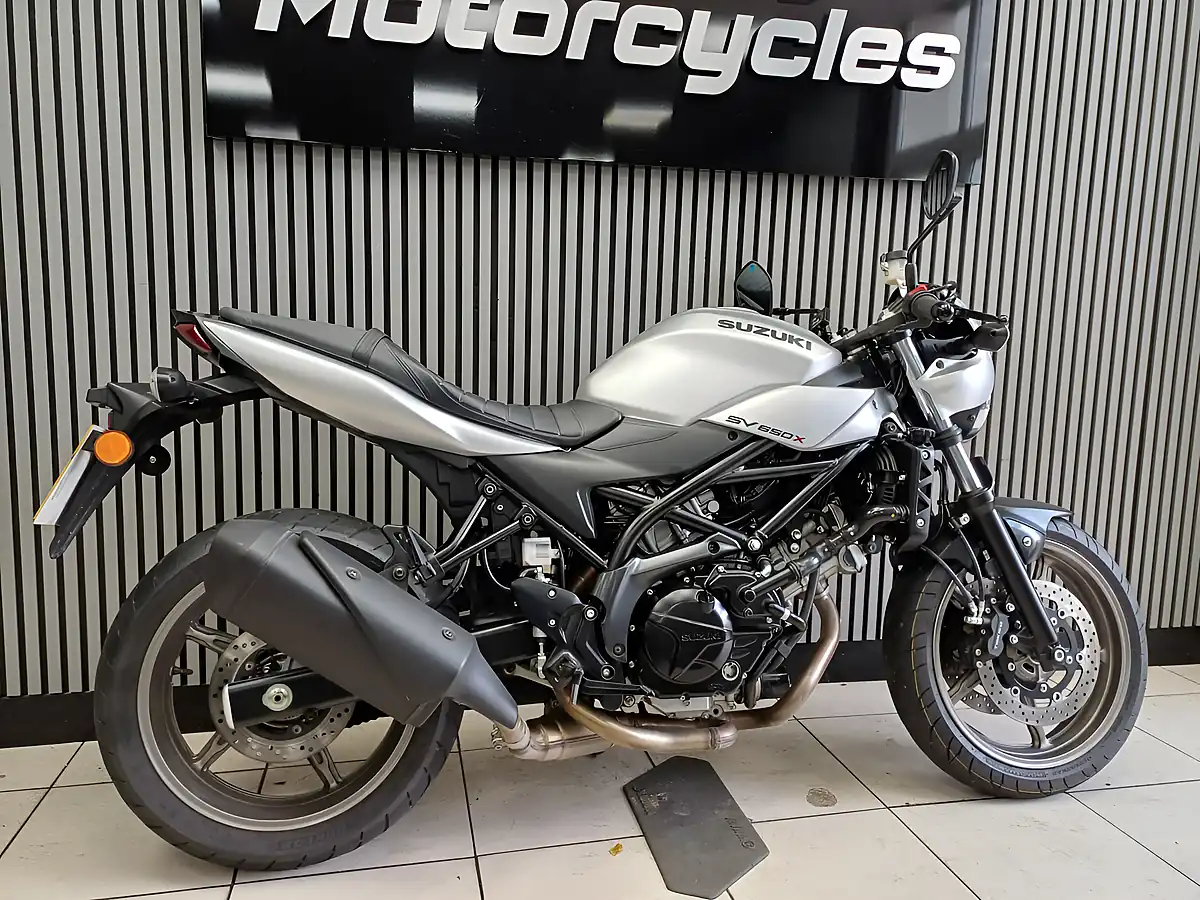 Used 2024 Suzuki SV650 X Silver - Interior and Exterior details 4