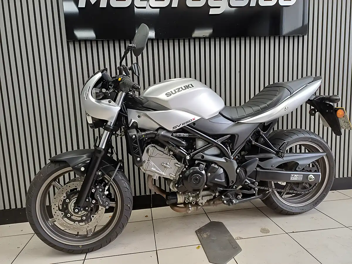 Used 2024 Suzuki SV650 X Silver - Interior and Exterior details 6