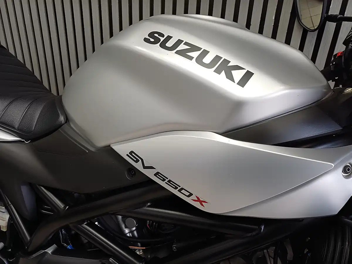 Used 2024 Suzuki SV650 X Silver - Interior and Exterior details 7