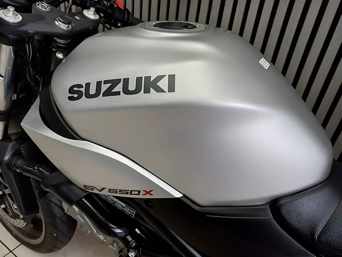 Used 2024 Suzuki SV650 X Silver - Interior and Exterior details 8