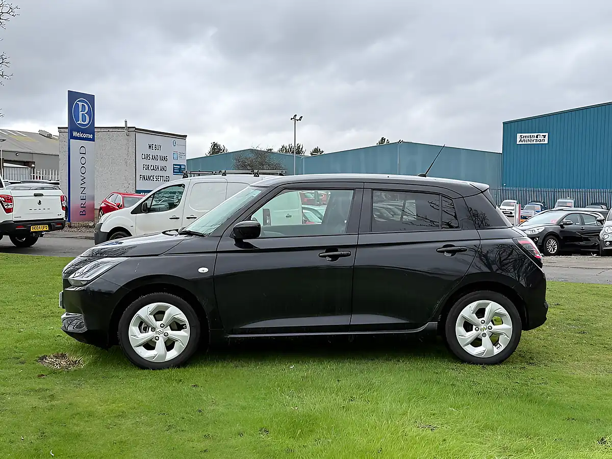 Used 2024 Suzuki Swift Motion Black - Interior and Exterior details 5