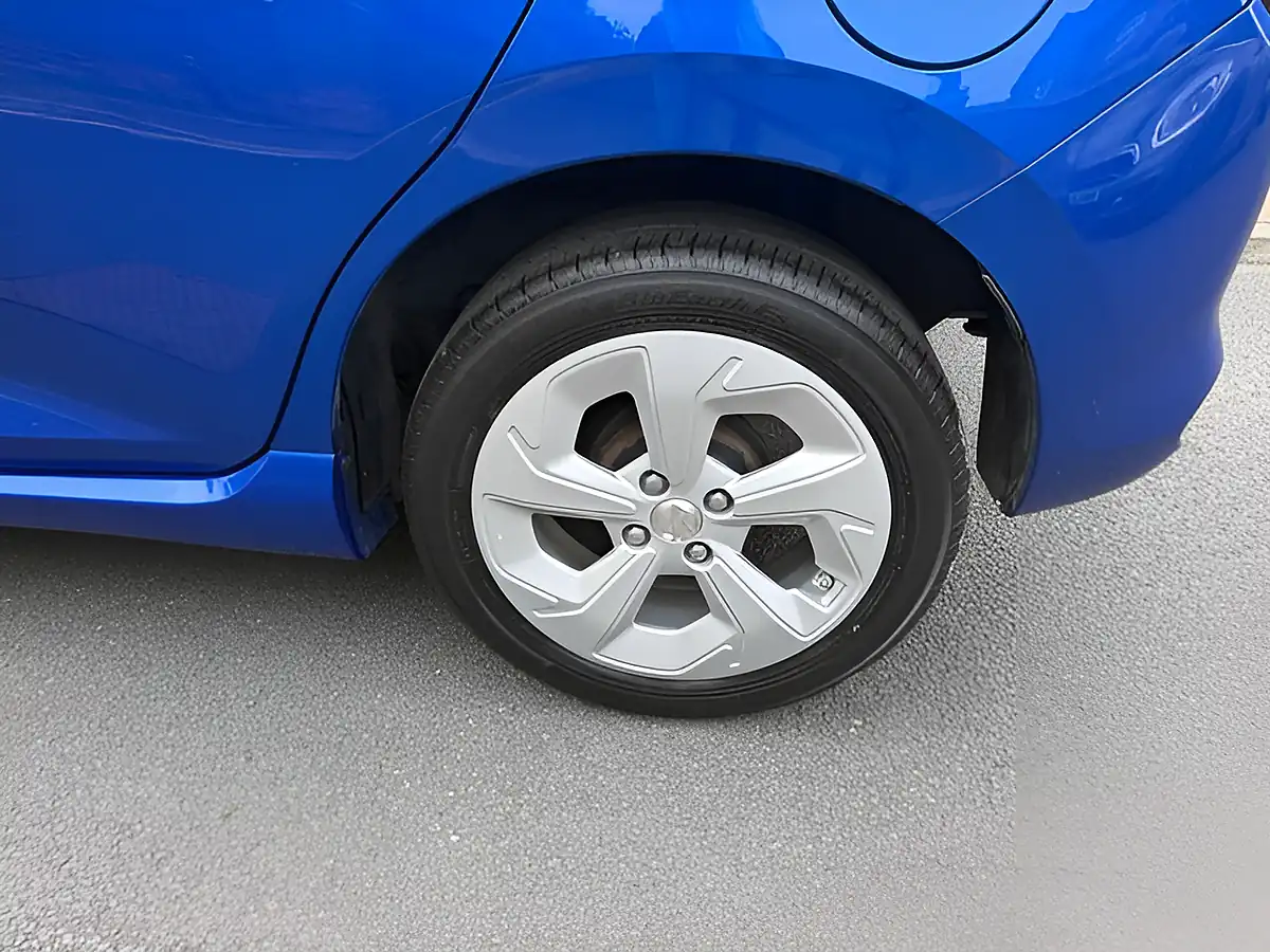Used 2024 Suzuki Swift Motion Blue - Interior and Exterior details 20