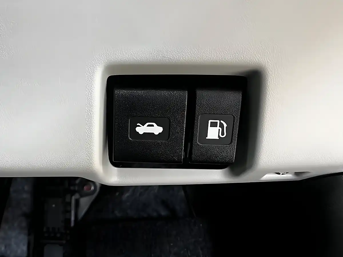 Used 2024 Suzuki Swift Motion Euro 6 (s/S) 5dr Red - Interior and Exterior details 11