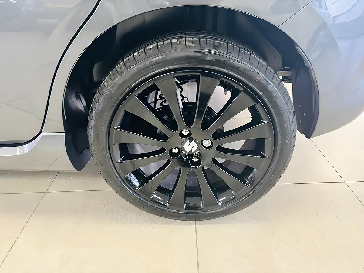 Used 2024 Suzuki Swift Motion Grey - Interior and Exterior details 17