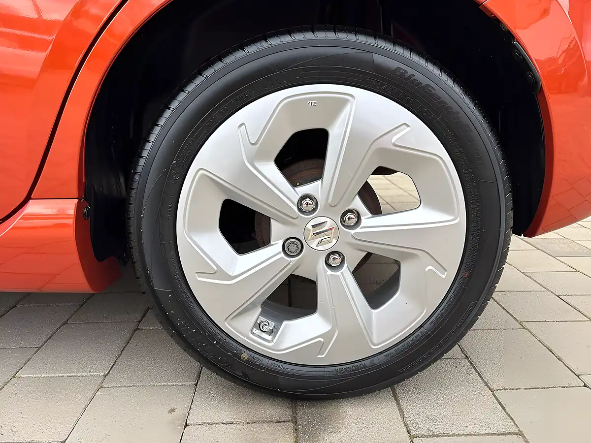 Used 2024 Suzuki Swift Motion Orange - Interior and Exterior details 7
