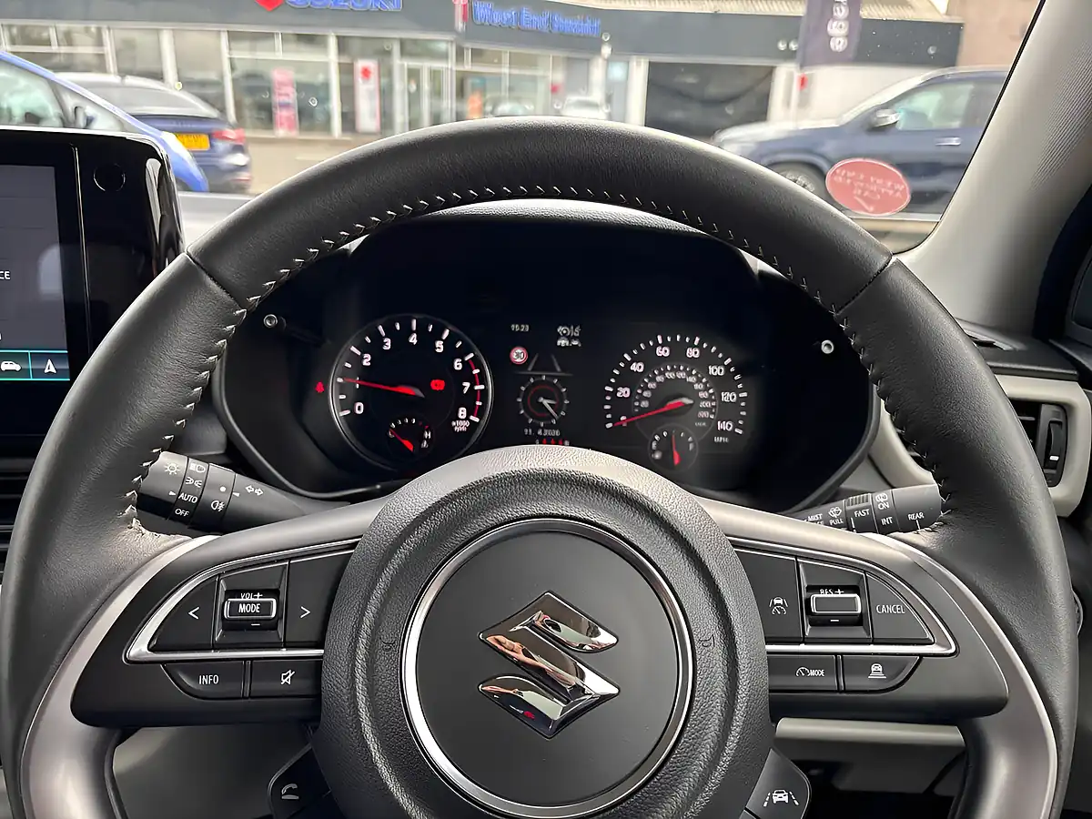 Used 2024 Suzuki Swift Motion Orange - Interior and Exterior details 3