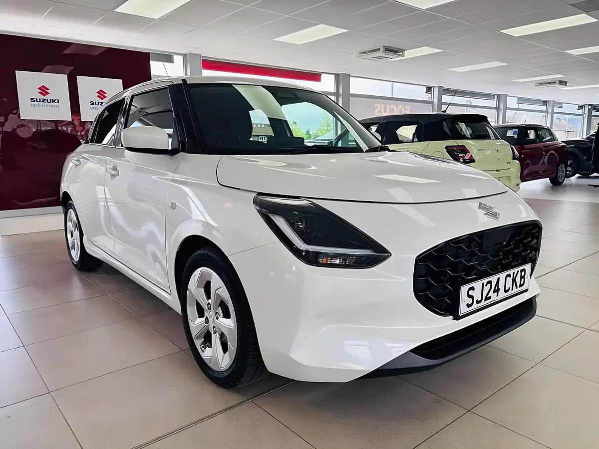 Used 2024 Suzuki Swift Motion White - Front View