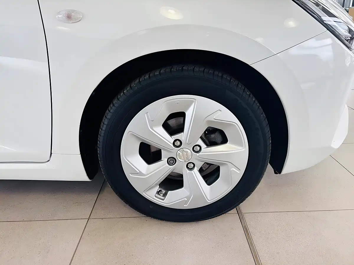 Used 2024 Suzuki Swift Motion White - Interior and Exterior details 11