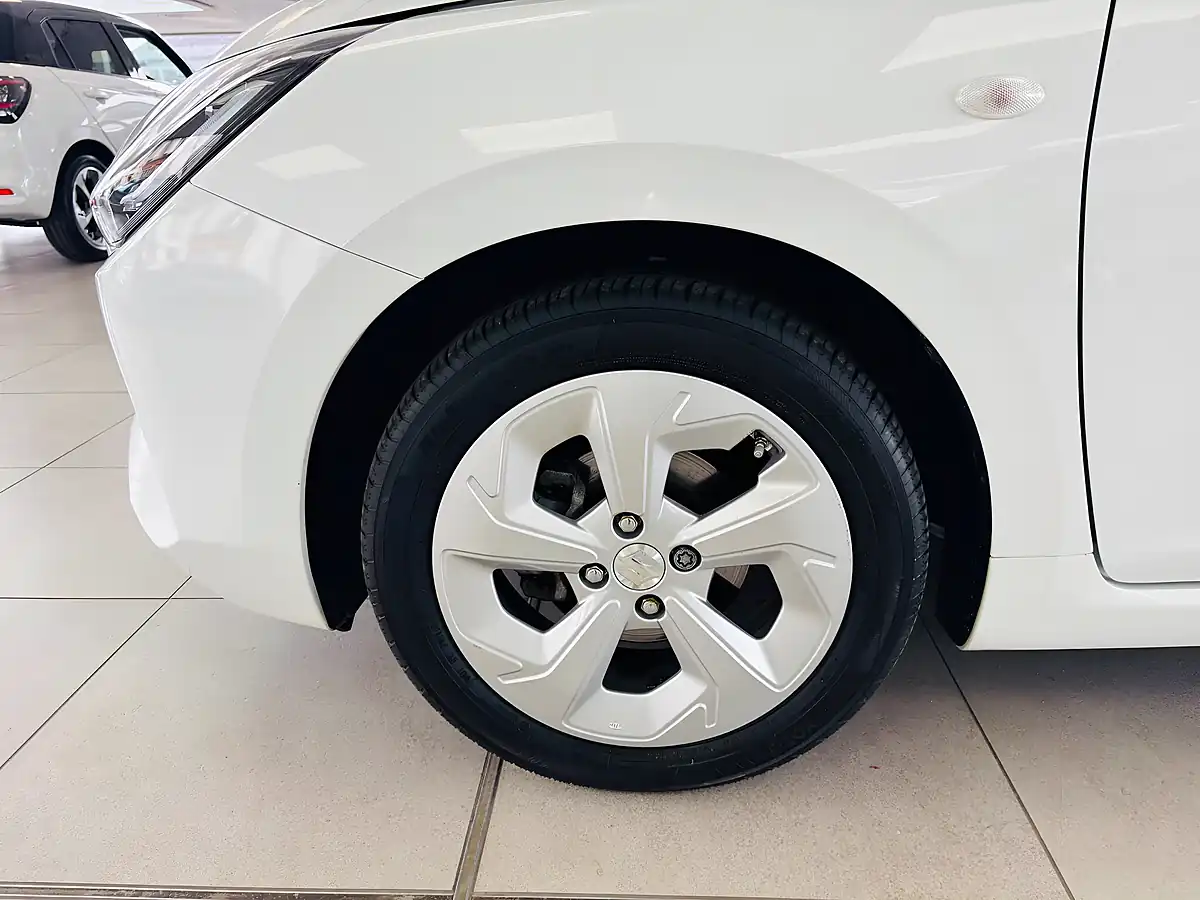 Used 2024 Suzuki Swift Motion White - Interior and Exterior details 13