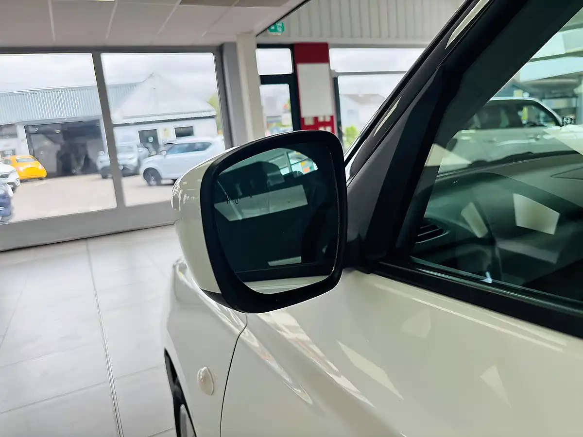 Used 2024 Suzuki Swift Motion White - Interior and Exterior details 18