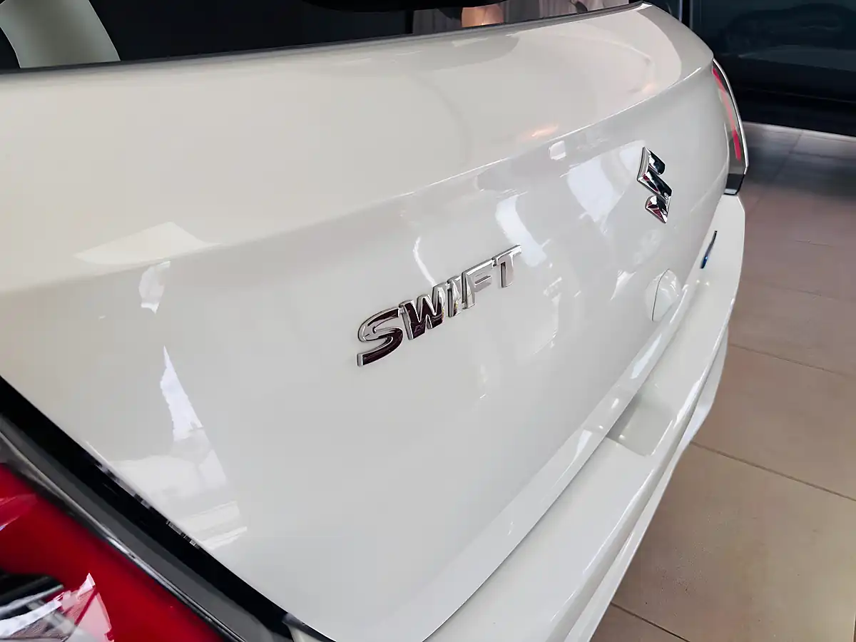 Used 2024 Suzuki Swift Motion White - Interior and Exterior details 20