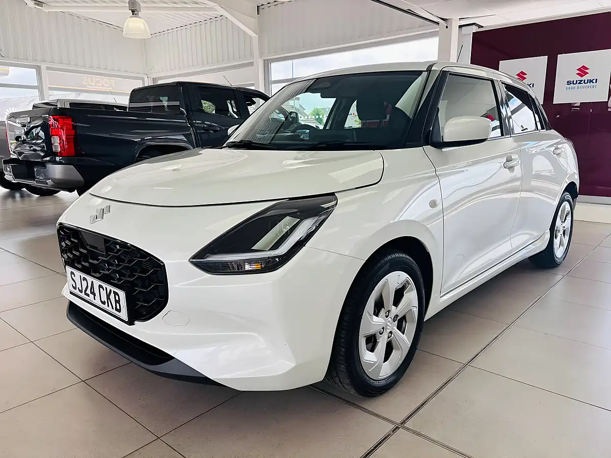 Used 2024 Suzuki Swift Motion White - Interior and Exterior details 3