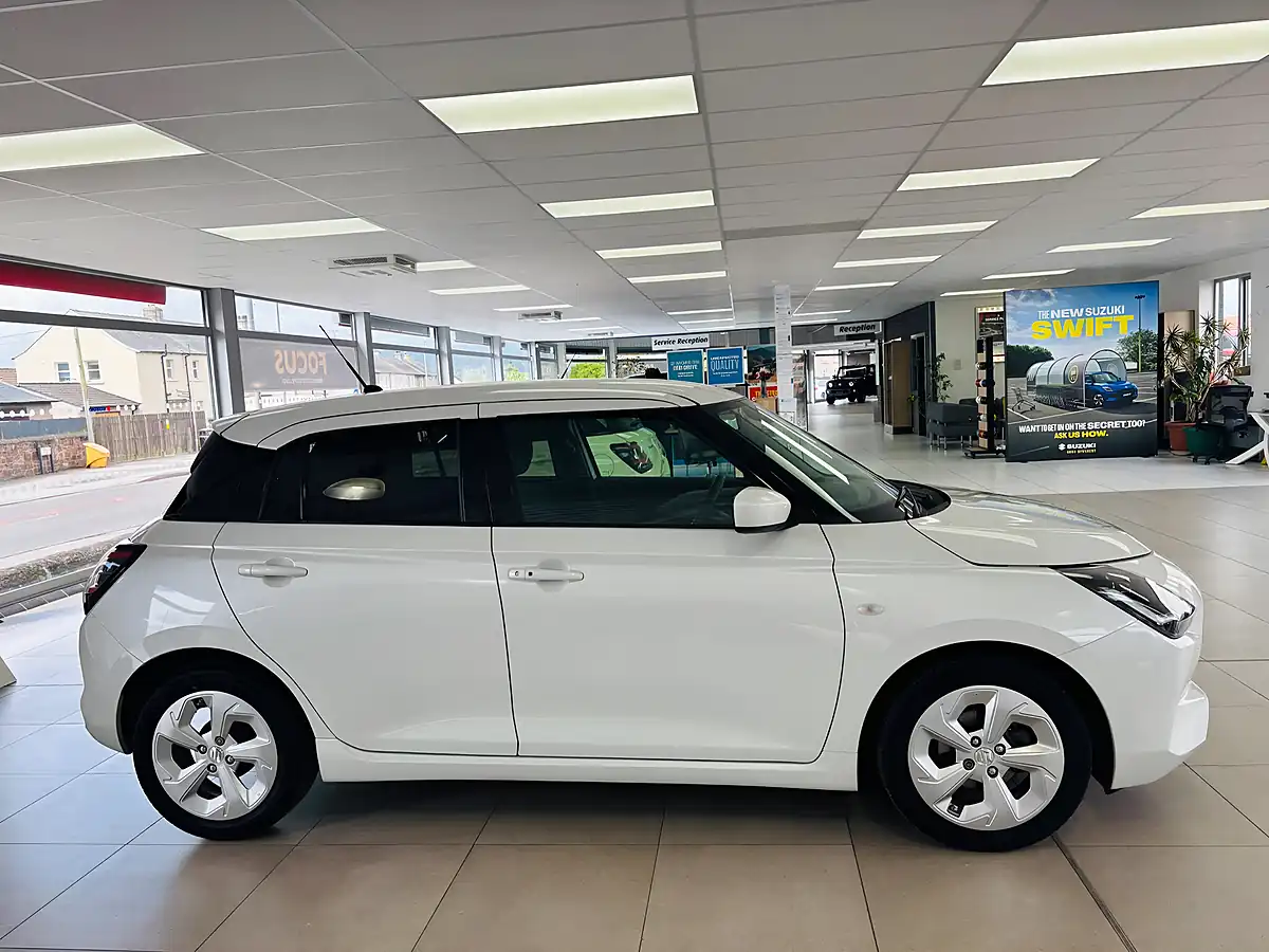 Used 2024 Suzuki Swift Motion White - Interior and Exterior details 8