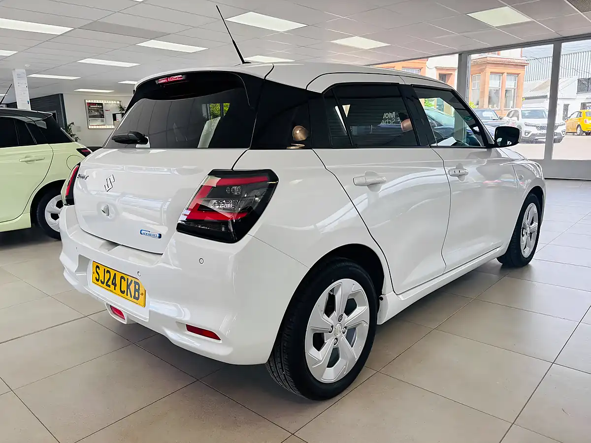 Used 2024 Suzuki Swift Motion White - Interior and Exterior details 9