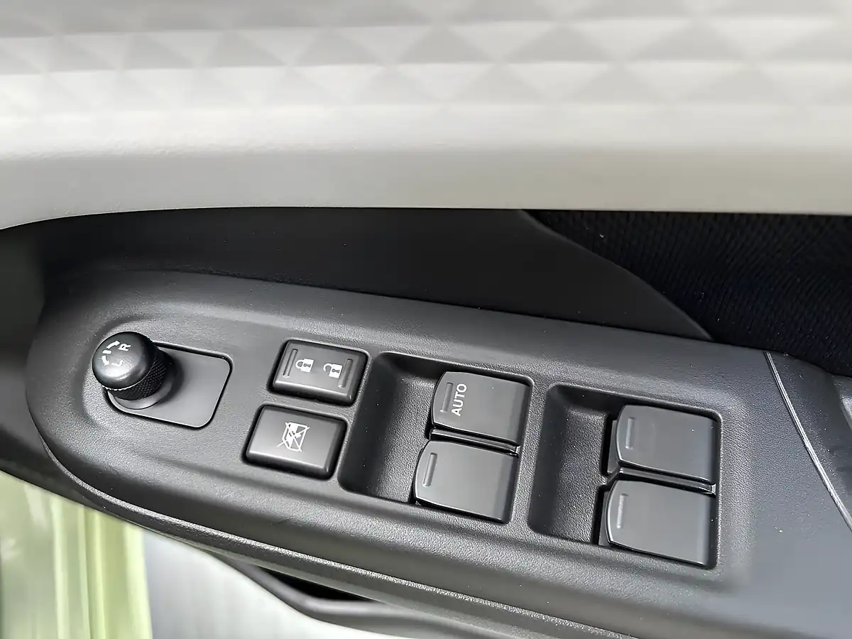 Used 2024 Suzuki Swift Motion Yellow - Interior and Exterior details 16