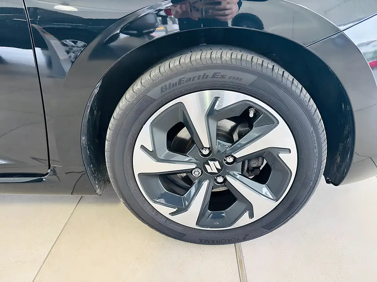 Used 2024 Suzuki Swift Ultra Black - Interior and Exterior details 9