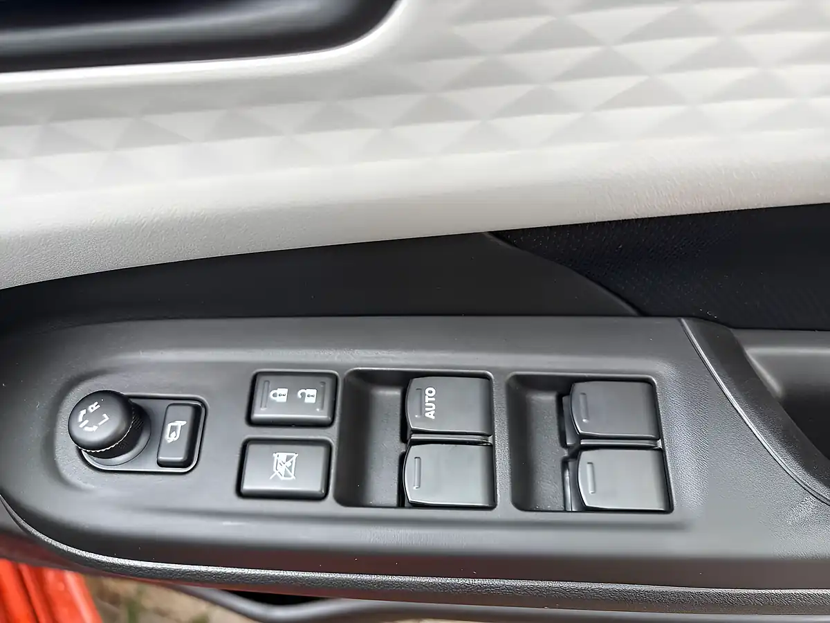 Used 2024 Suzuki Swift Ultra Orange - Interior and Exterior details 16