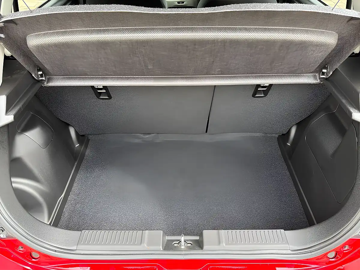 Used 2024 Suzuki Swift Ultra Red - Interior and Exterior details 16