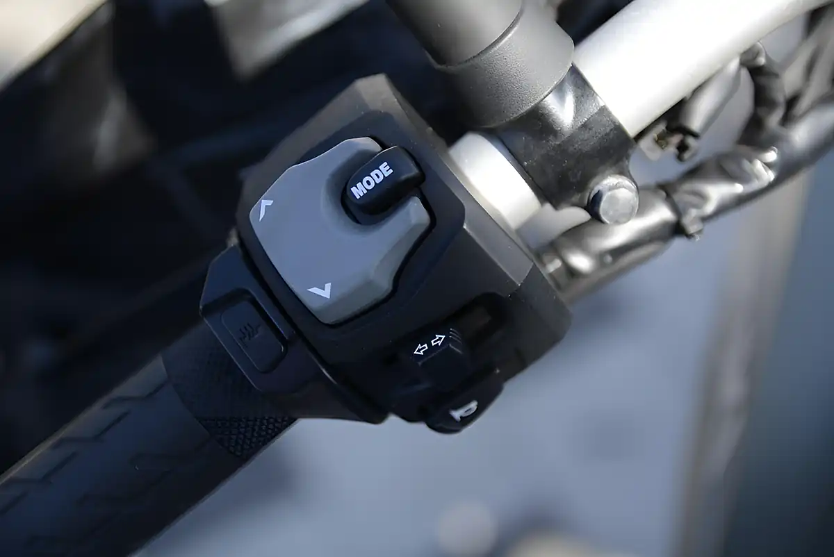 Used 2024 Suzuki V-Strom Re Green - Interior and Exterior details 12