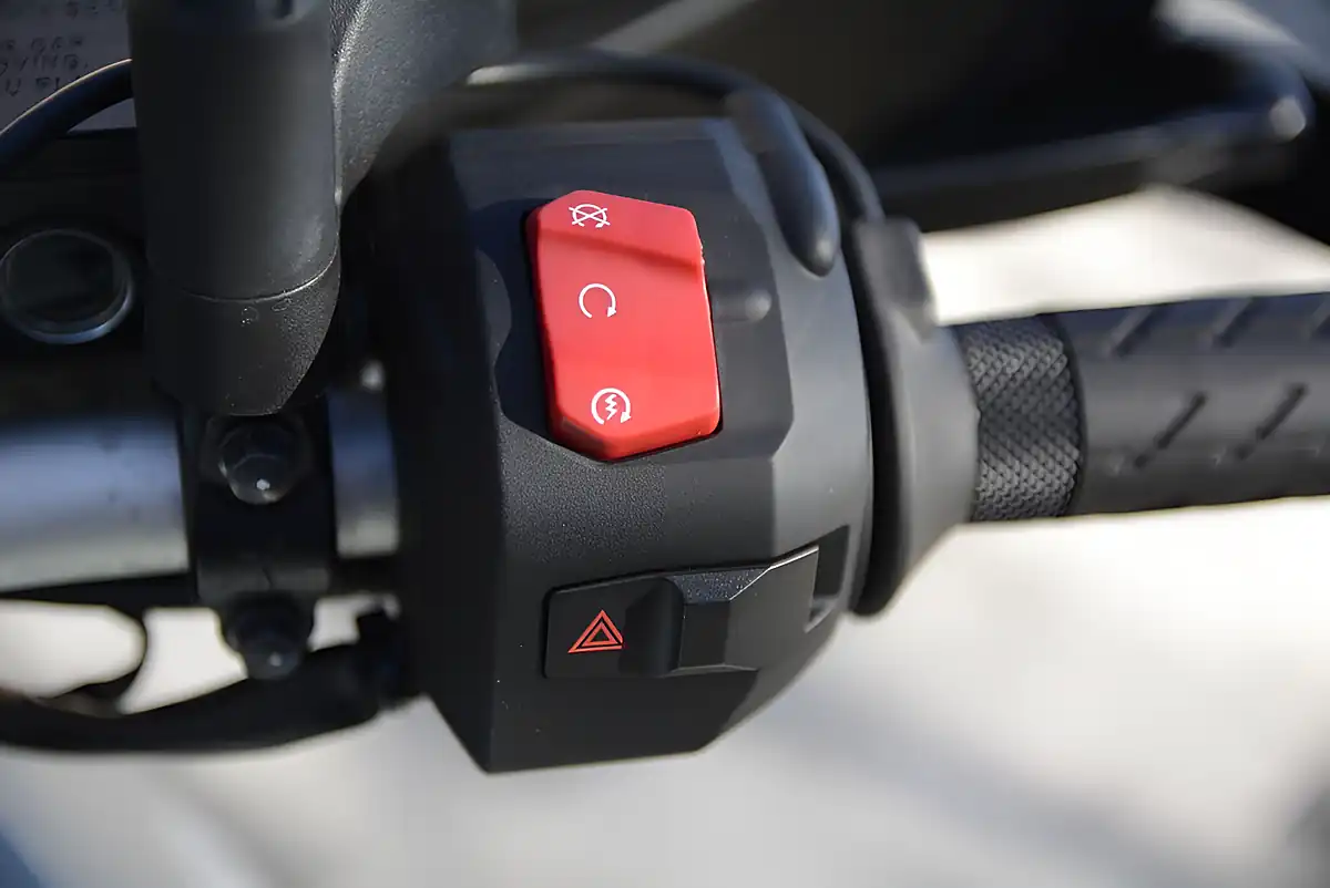 Used 2024 Suzuki V-Strom Re Green - Interior and Exterior details 13