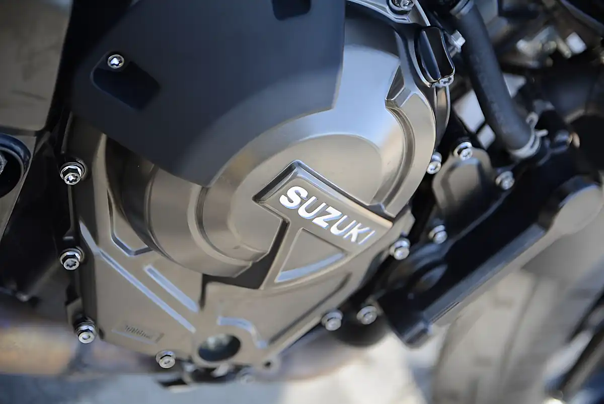 Used 2024 Suzuki V-Strom Re Green - Interior and Exterior details 7